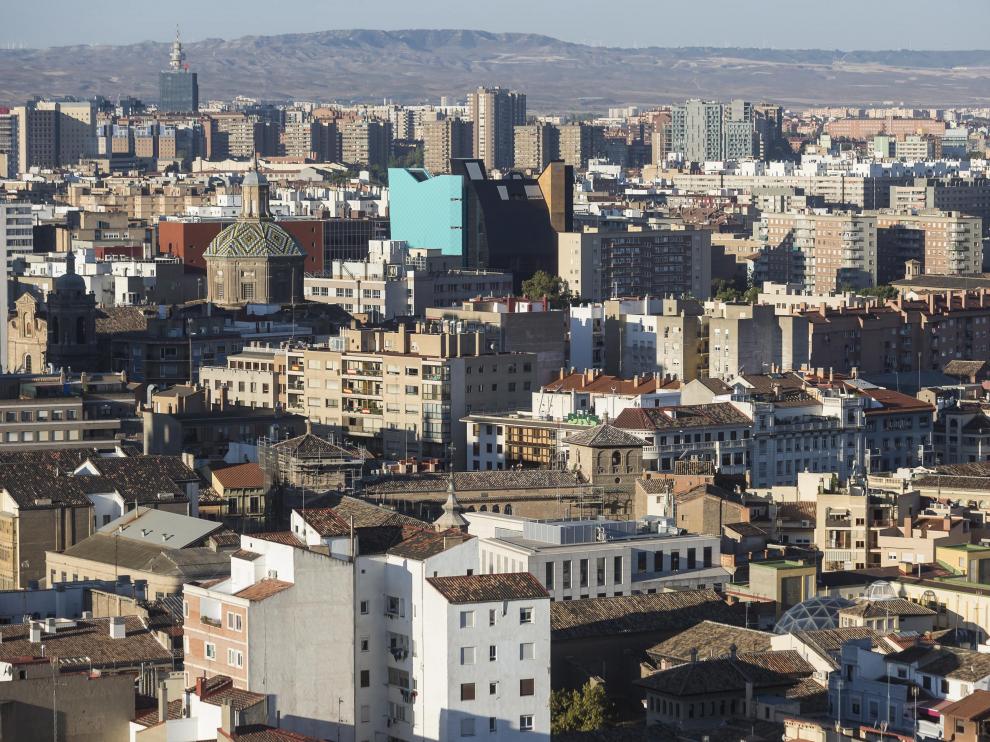Vistas aéreas de Zaragoza desde la torre de Nuestra Señora del Pilar, la más próxima al Ayuntamieto y a la plaza / 10-10-2016 / Foto: José Miguel Marco