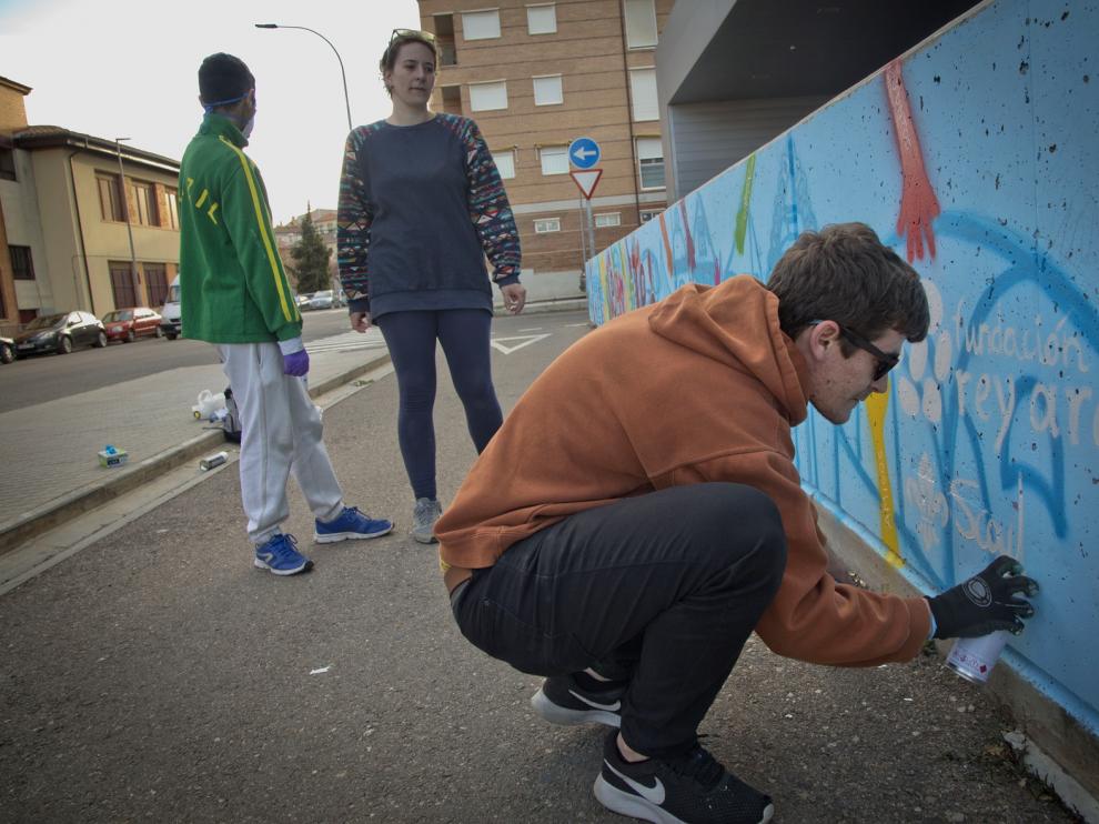Crean un grafiti por la integración en la estación de autobuses de Calatayud