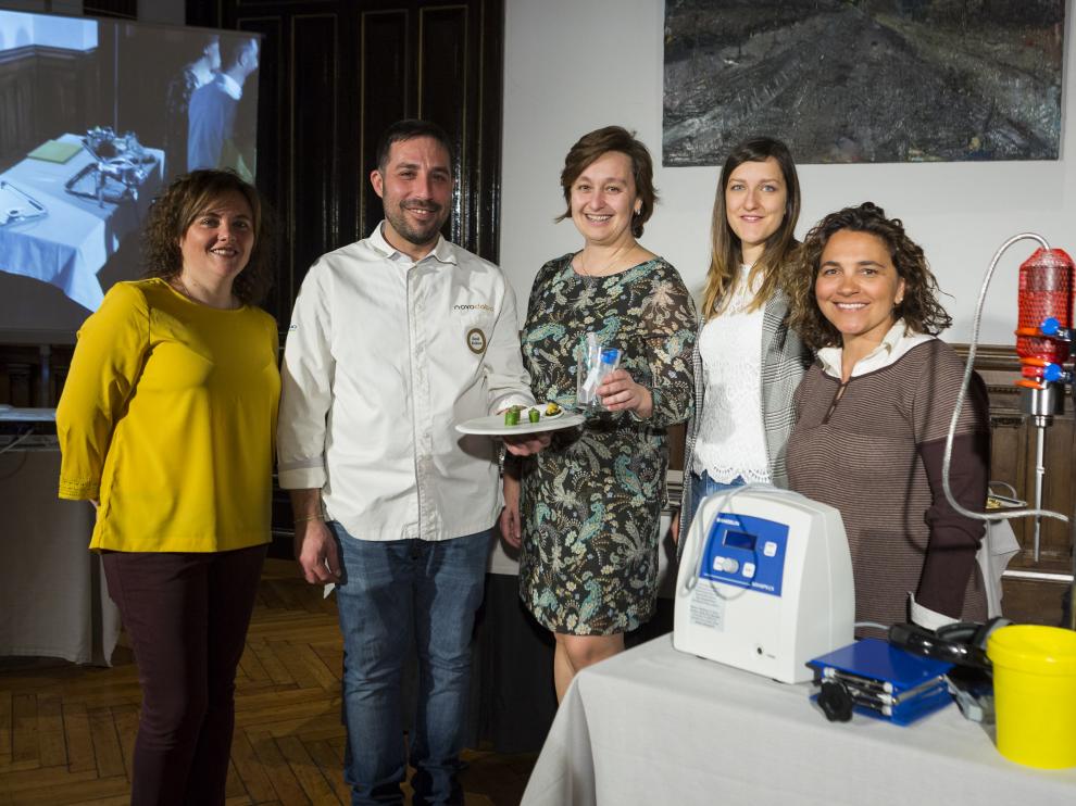 Laura Usón, David Boldova, Reyes Mallada, Isabel Ortiz y Marta Jiménez presentaron las nanotapas.