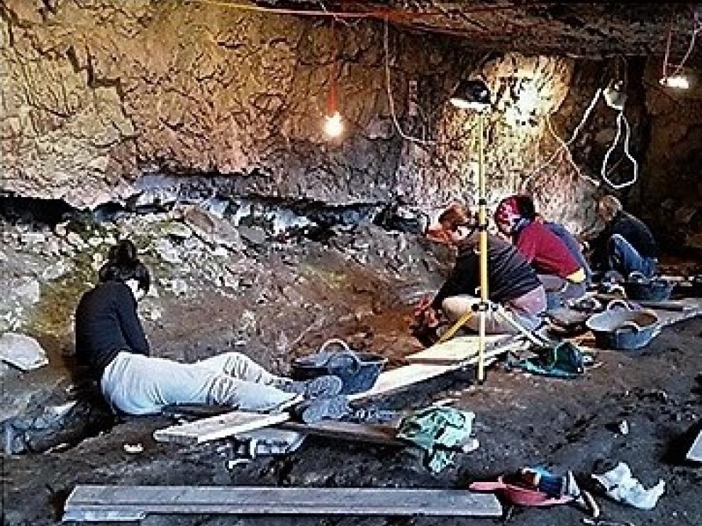 Participantes en la campaña de arqueología en Sobrarbe