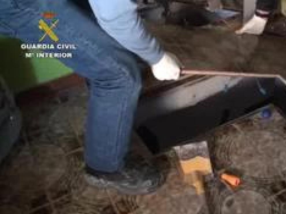 La operación se salda con la detención de la hermana del dueño de la misma finca que ya fue arrestado en 2018 por tener un arsenal y munición.