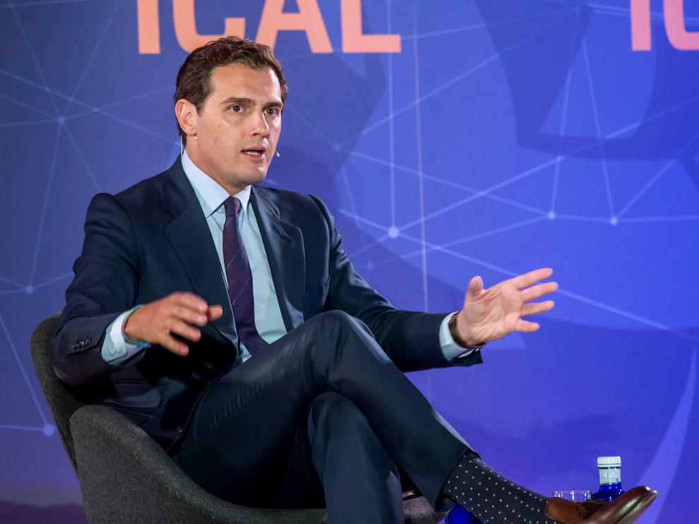GRAF8220. BURGOS, 22/03/2019.- El presidente de Ciudadanos y candidato a la presidencia del Gobierno, Albert Rivera, durante el encuentro informativo organizado por el Grupo Promecal hoy en Burgos. EFE/Santi Otero Rivera ve "solventado" lo ocurrido en las primarias y no descarta a Clemente