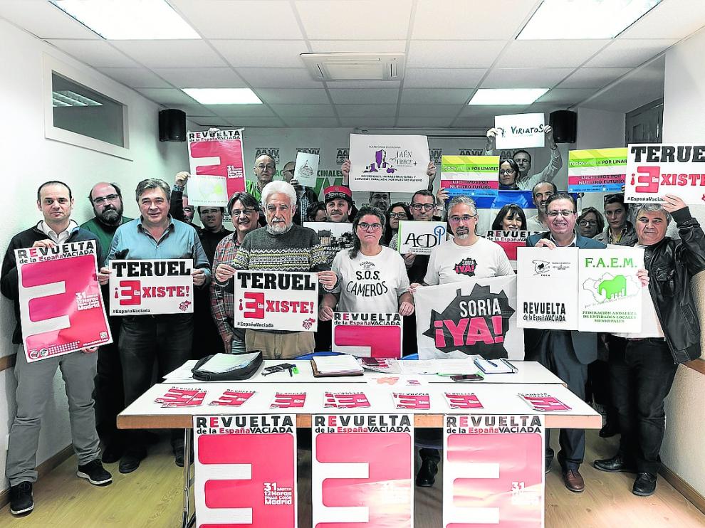 Delegados de Teruel Existe y otras plataformas convocantes, en la rueda de prensa de Madrid.