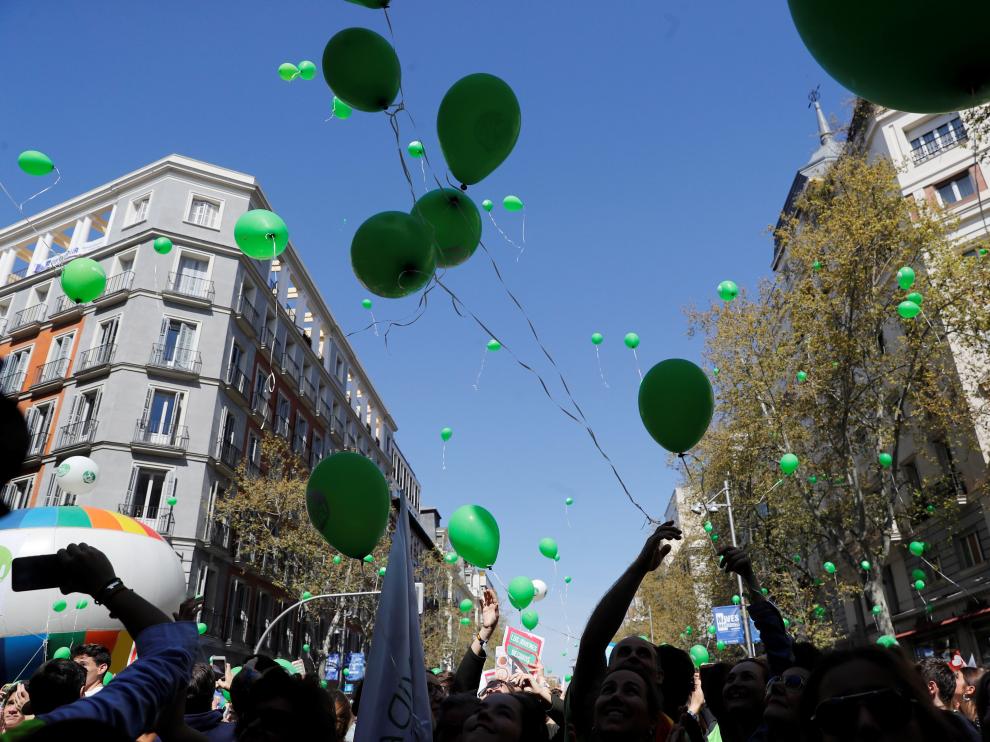 Centenares de personas se concentran en Madrid para mostrar su apoyo a la vida.