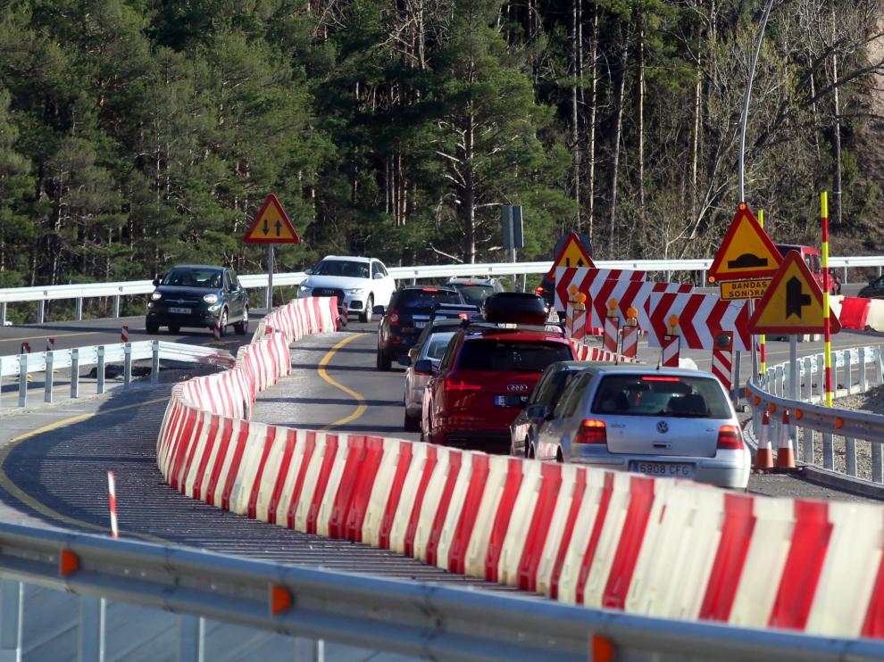 En Arguis, la autovía pasa a ser una carretera convencional durante 2,3 km hasta que acaben las obras.