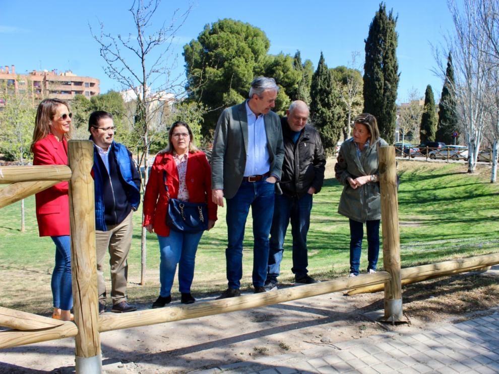 Jorge Azcón, en su visita al parque de Torre Ramona.