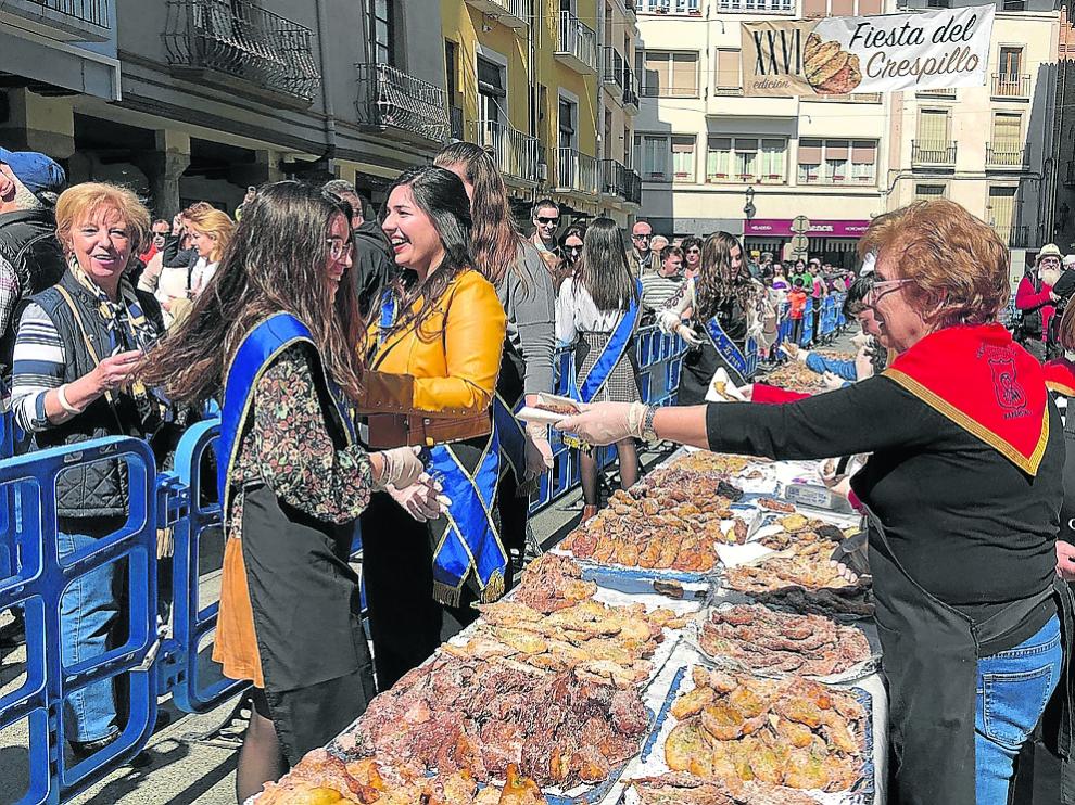 Quince hornillos cocinaron este año este postre típico que luego repartieron las Damas de las fiestas