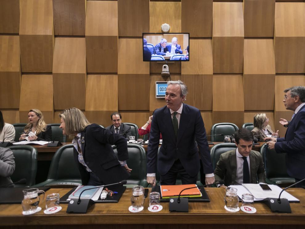 Jorge Azcón en el pleno del Ayuntamiento de Zaragoza.