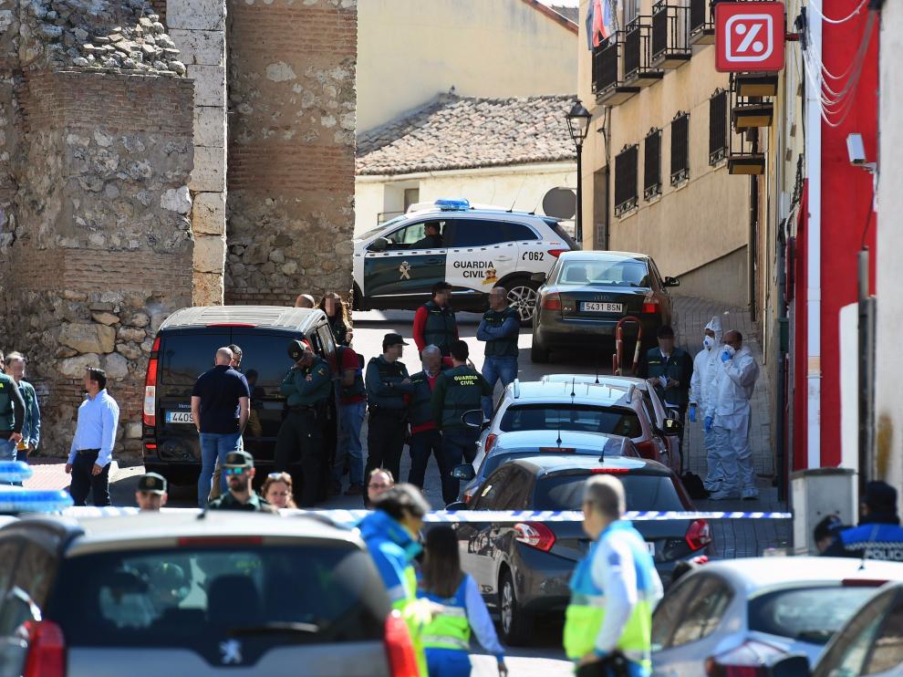 La mujer asesinada trabajaba en un supermercado al lado de su casa