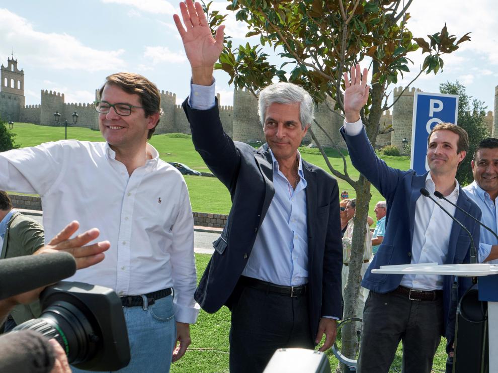 Adolfo Suárez Illana junto a Pablo Casado durante el acto de la apertura del curso político en Ávila el 2 de septiembre de 2018 donde fue nombrado presidente de la Fundación "Concordia y Libertad"