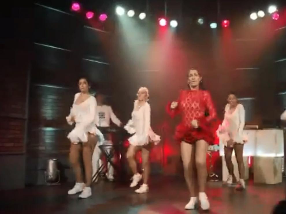 Un momento del videoclip de la parodia 'Patinete'.