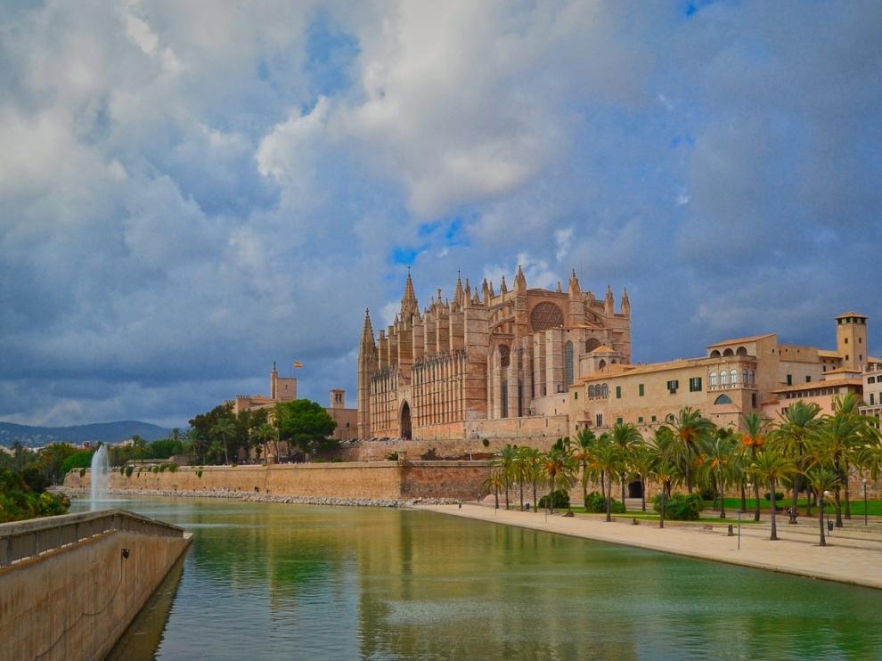 cathedral-3763071_1280