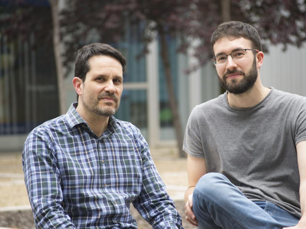 Los investigadores Manuel G. Bedia (izquierda) y Miguel Aguilera (derecha).