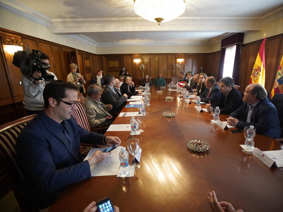 Reunión de todos los implicados en el vaciado de Santolea en la Subdelegación del Gobierno