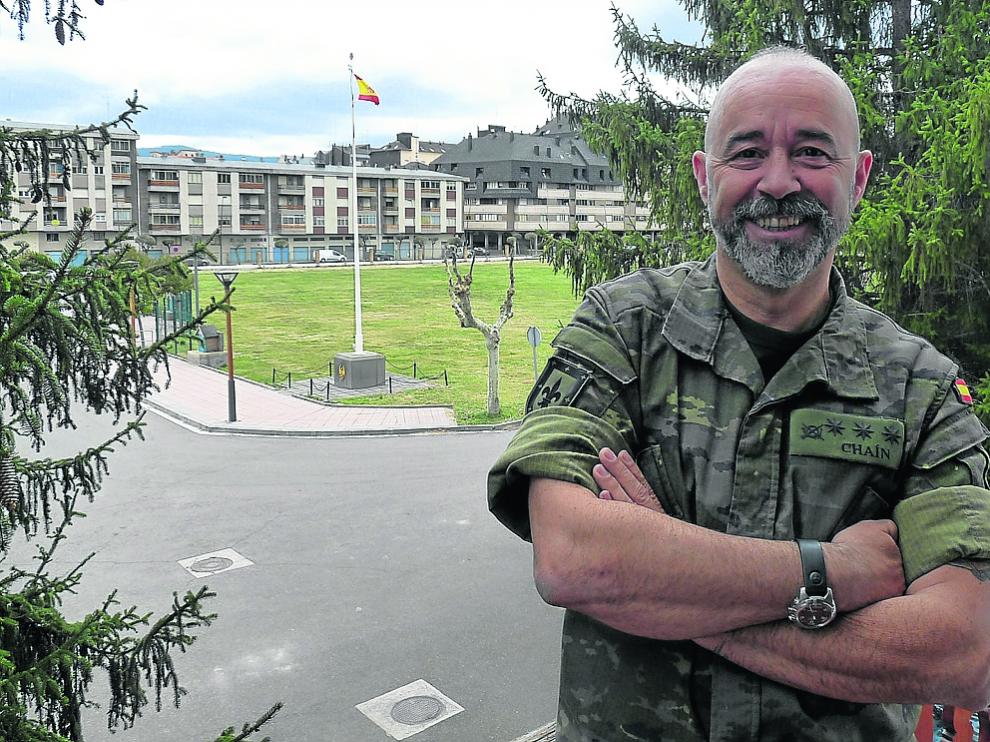 El coronel Chaín, en la Escuela Militar de Jaca que él dirige.