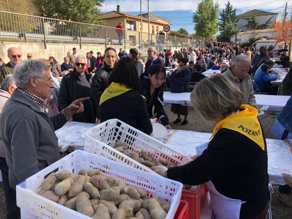Imagen de la última edición de la Feria de la Chireta de Pozán de Vero, que repartió 2.400 raciones.