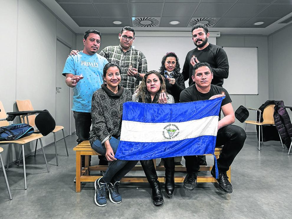 Nicaragüenses en el espacio Azul y Blanco