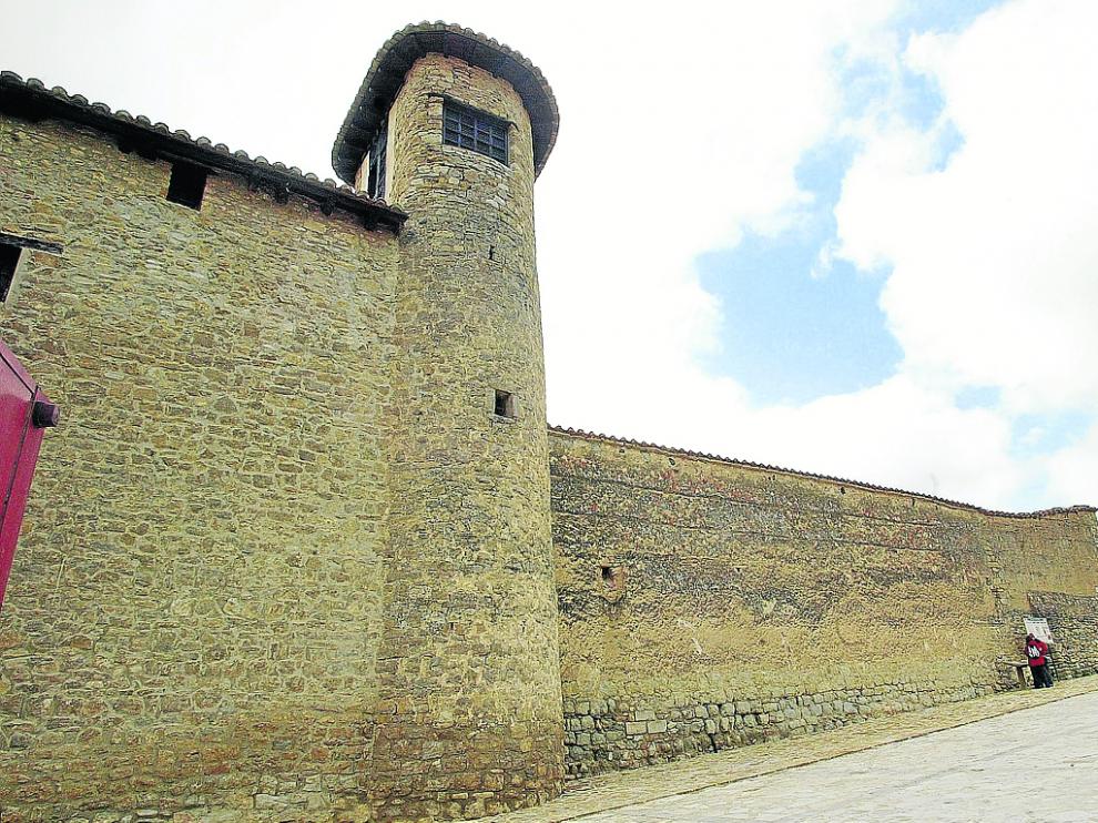 Torreon del convento de las monjas de Mirambel que ha sido restaurado.  Foto Antonio Garcia. 05-04-07