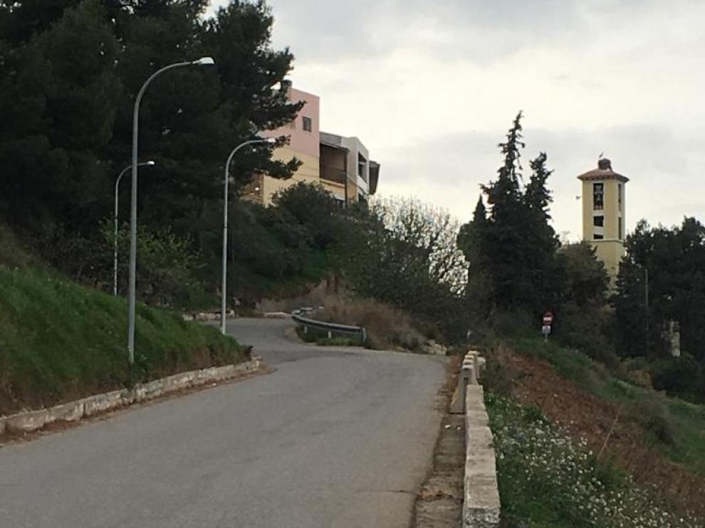 Imagen de la carretera que da acceso al núcleo de Miralsot.