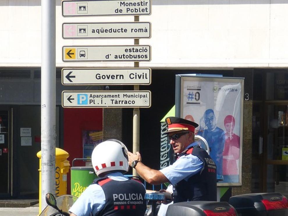 Imagen de dos Mossos d'Esquadra en Tarragona.