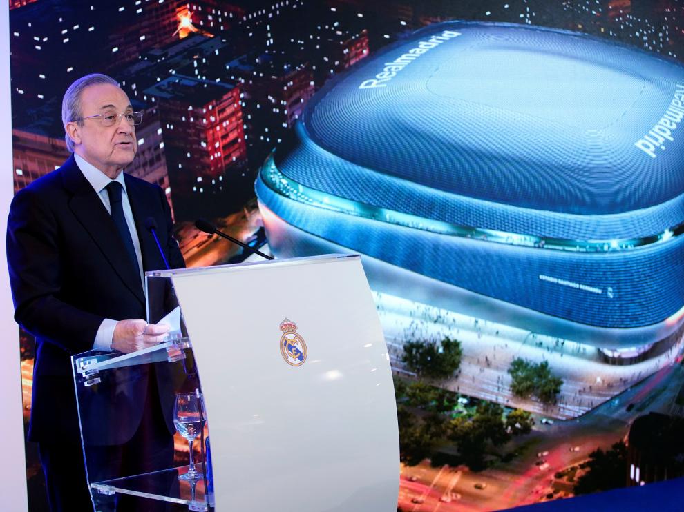 Real Madrid president Florentino Perez speaks during the presentation of a project to modernise the Santiago Bernabeu Stadium at Santiago Bernabeu Stadium in Madrid, Spain, April 2, 2019. REUTERS/Juan Medina [[[REUTERS VOCENTO]]] SOCCER-SPAIN-MAD/BERNABEU