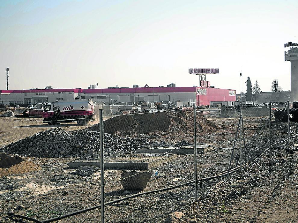Vista de las obras de Torre Village, en la carretera de Logroño.