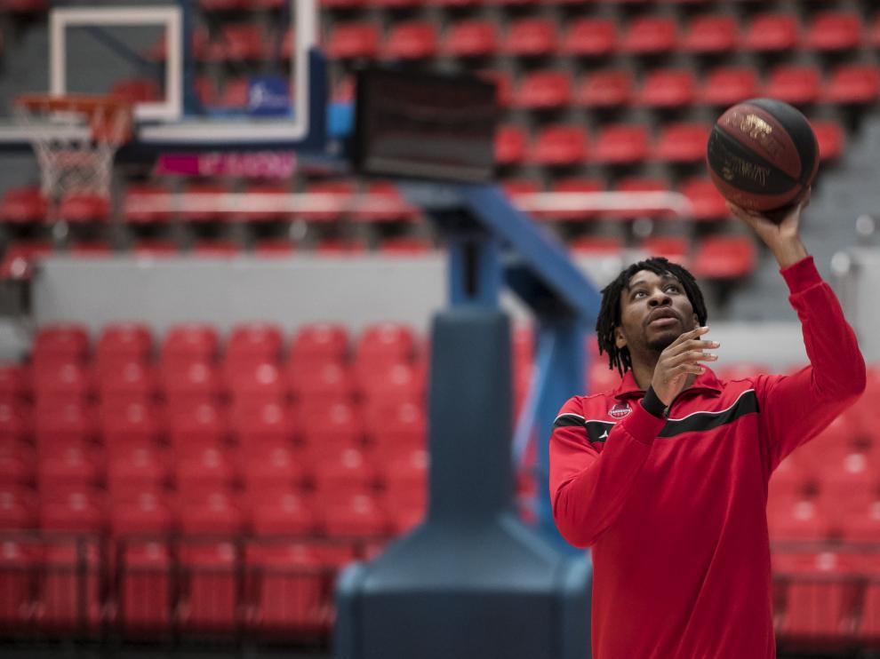 Stan Okoye, en el entrenamiento de este miércoles con el Tecnyconta Zaragoza.
