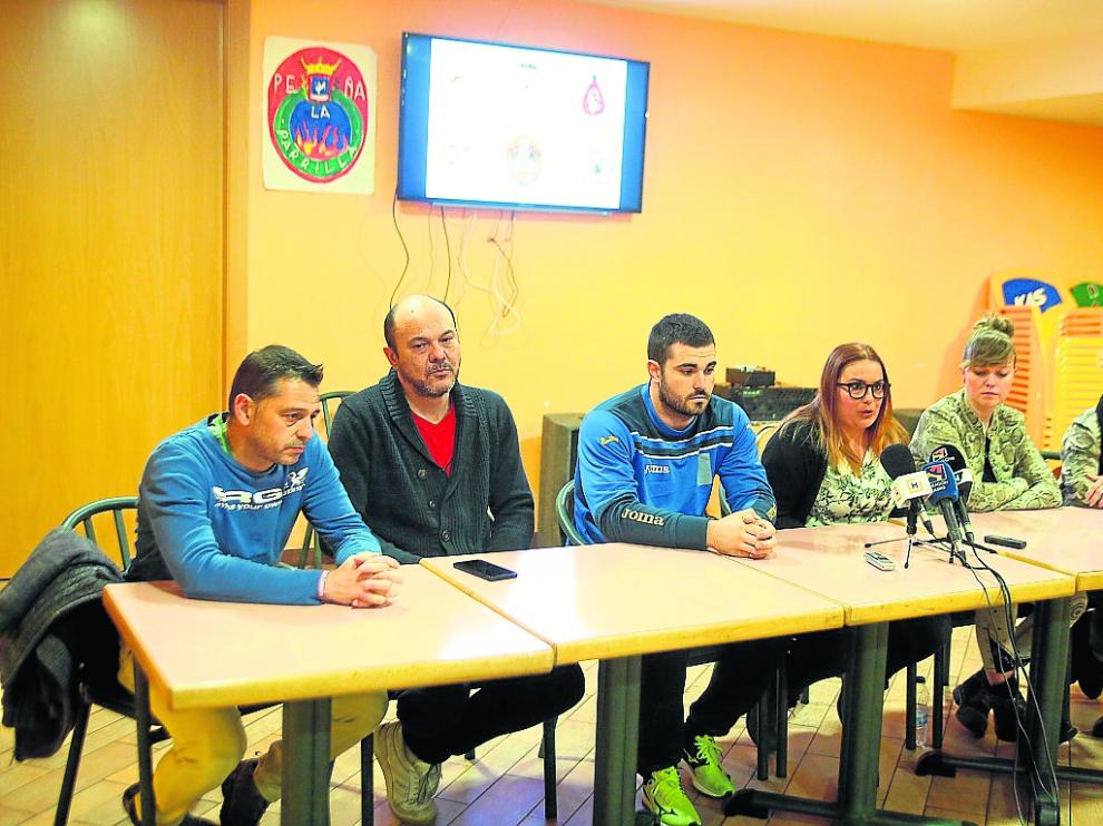 Los representantes de las seis peñas ofrecieron una rueda de prensa para explicar su malestar.