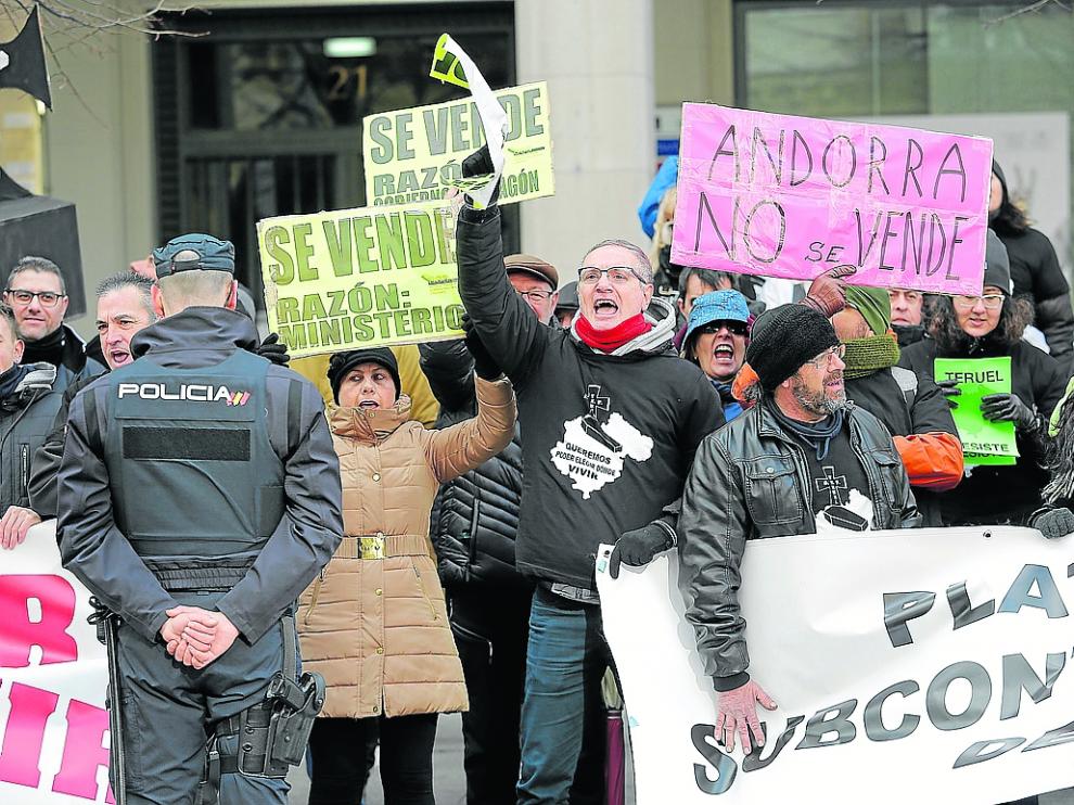 Los trabajadores de las contratas de la térmica, en una de sus últimas protestas en Zaragoza