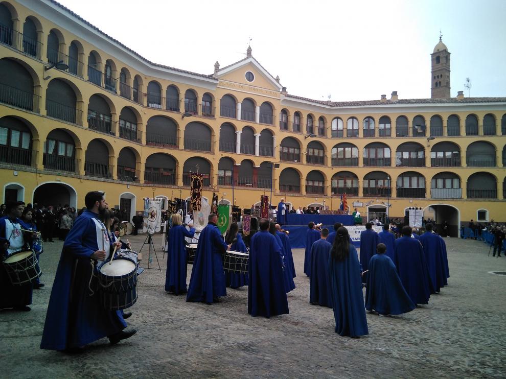 Actuación de la Hermandad de Nuestra Señora de la Piedad de Tarazona.