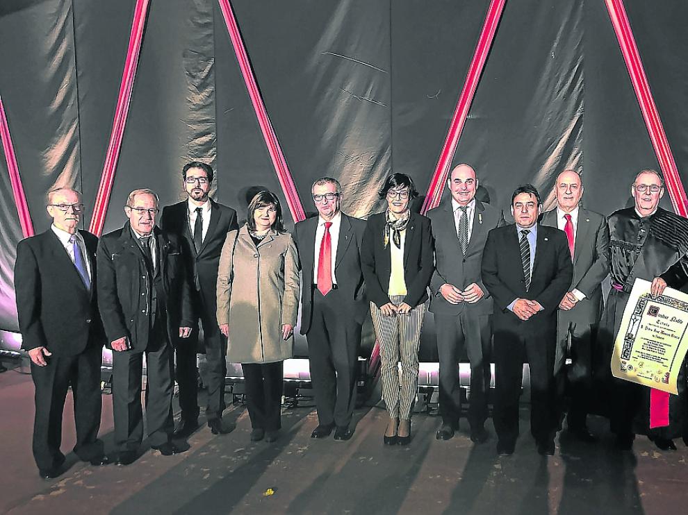 Alcaldes de los nueve pueblos, junto al presidente de la Ruta y los premiados.