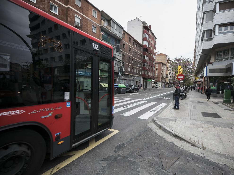 El accidente se produjo en este paso de cebra de la avenida de Valencia de Zaragoza el 11 de marzo de 2016.
