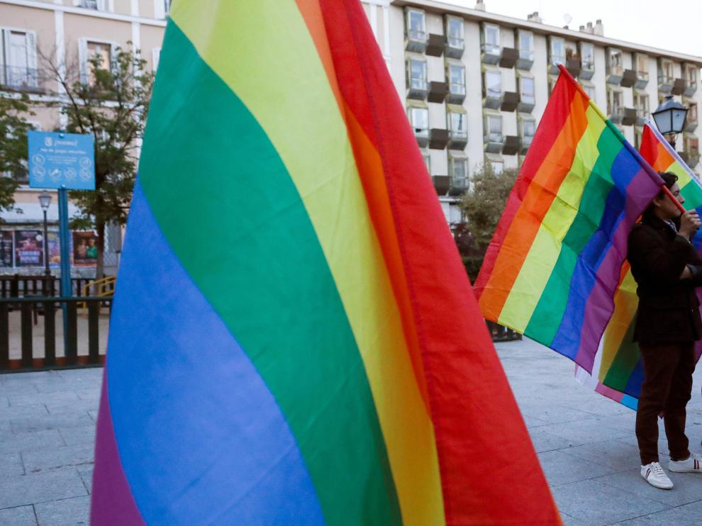 'Besada' en Madrid para denunciar que el amor "no se cura".