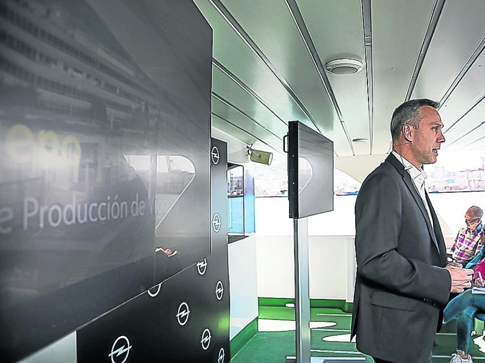 Ignacio Bueno, en la presentación del Opel Combo en Vigo, cuyo puerto es vital para la exportación.