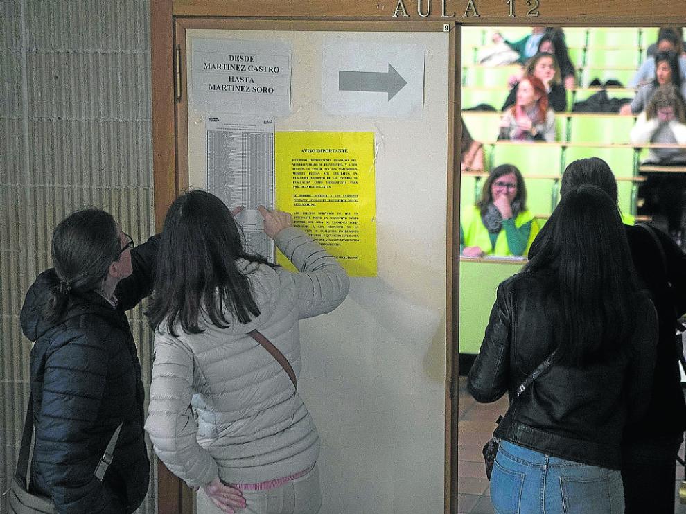 Los opositores tuvieron que distribuirse entre los campus Actur y San Francisco.