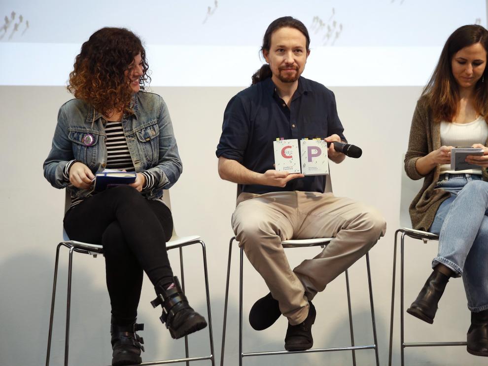 Los principales dirigentes de Podemos, el secretario general del partido y candidato de Unidas Podemos a la presidencia del Gobierno, Pablo Iglesias, Ione Belarra (d), y Sofía Castañón (i) presentan su programa electoral para el 28A.-