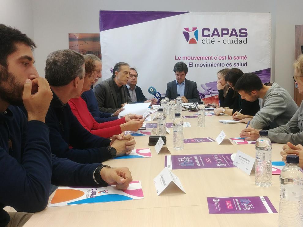 Presentación de la actividad con el alcalde de Huesca, Luis Felipe, y representantes de las instituciones y entidades participantes.