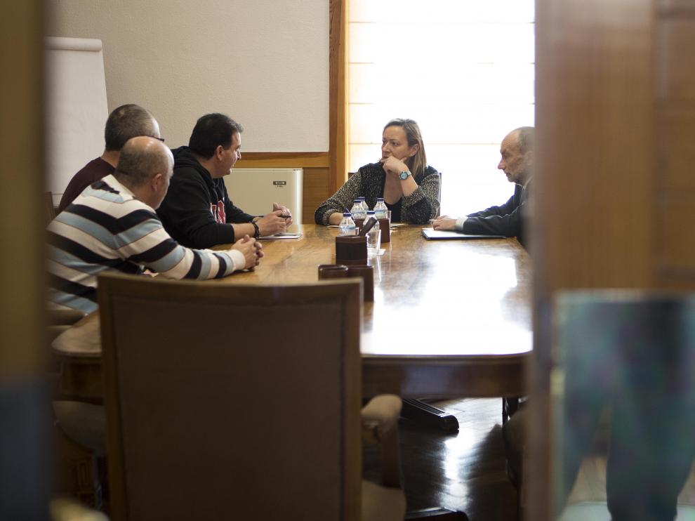Reunión de Marta Gastón con los representantes de la plataforma de las subcontratas de la térmica de Andorra