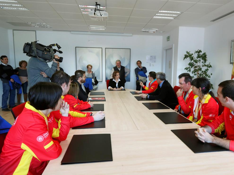 La consejera de Educación, Cultura y Deporte del Gobierno de Aragón, Mayte Pérez, ha felicitado personalmente al equipo aragonés.