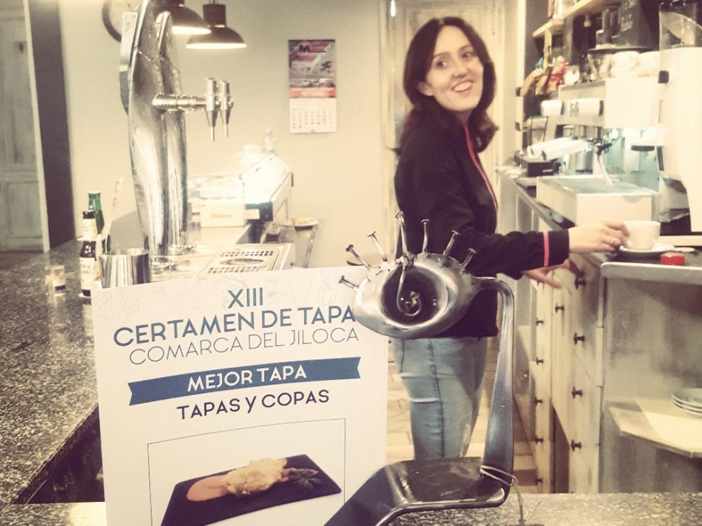 Isabel regenta el bar Tapas y Copas, ganador del concurso.