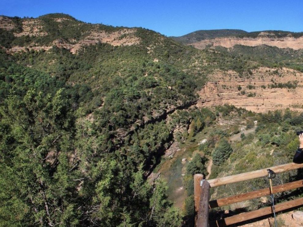 Uno de los miradores sobre los barrancos del río Alcanadre, en Guara.