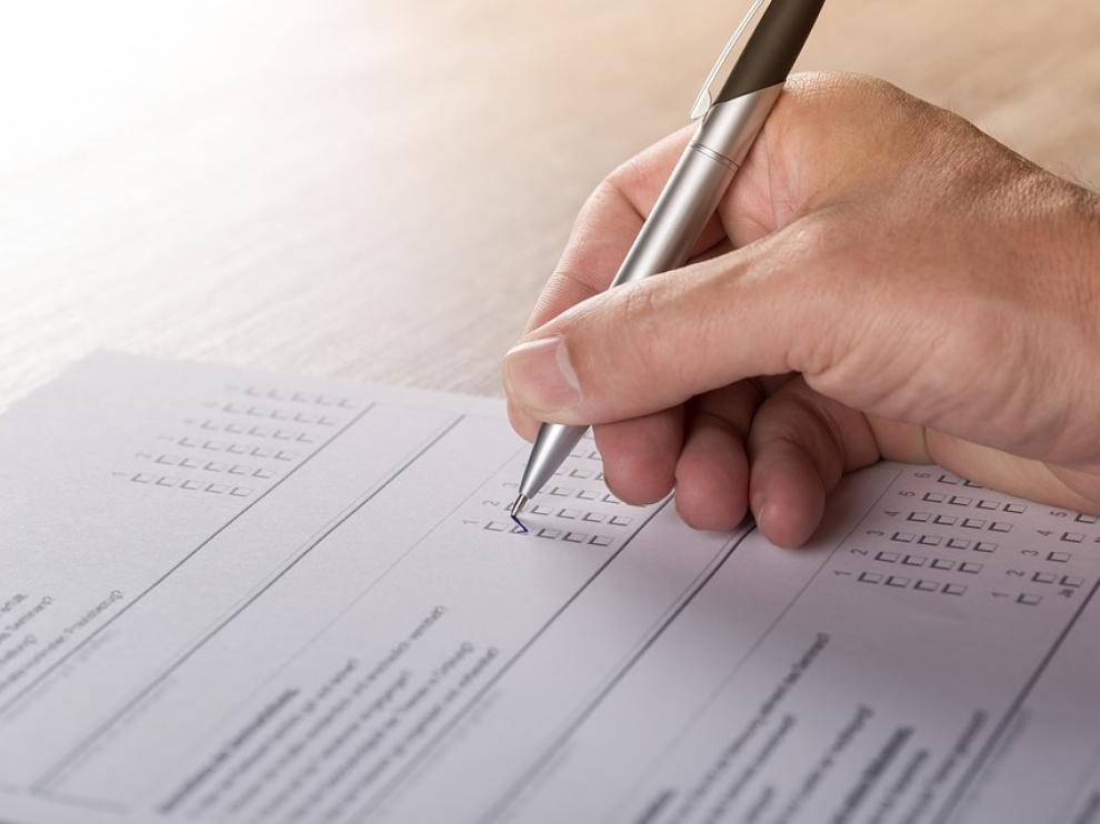 Se realizan numerosas encuestas electorales para las elecciones generales.