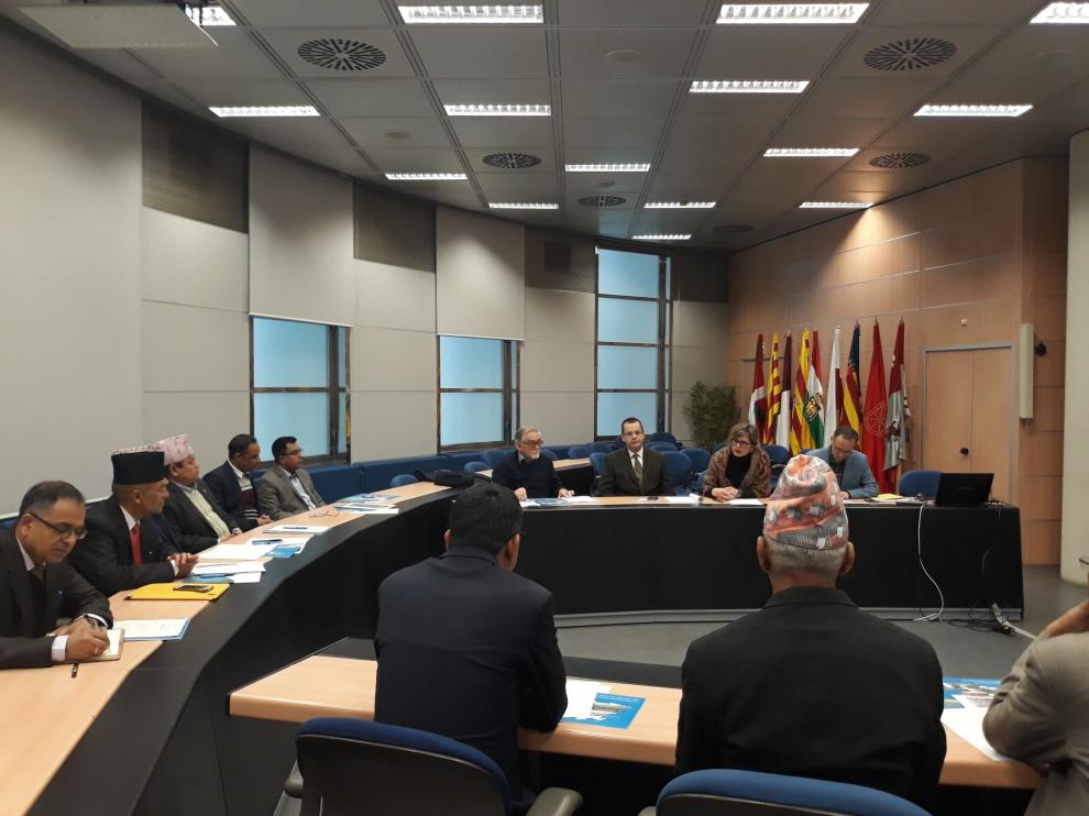 Una delegación de Nepal visita la CHE para crear sus organismos de cuenca.