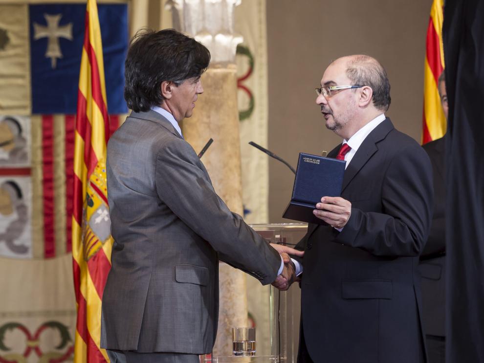 López-Otín y Lambán, durante la entrega del Premio Aragón 2016.