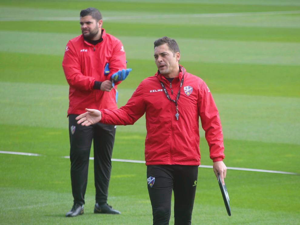 El técnico de la SD Huesca, Francisco Rodríguez, durante un entrenamiento.