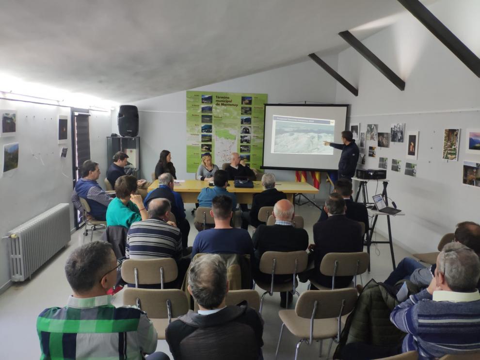 Imagen de la reunión de los accionistas de Aramón con los propietarios de Castanesa.
