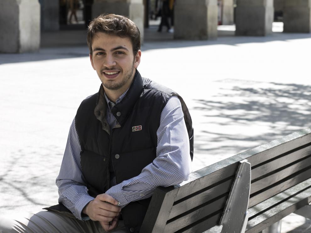 Sergio Pérez, en el paseo de la Independencia de Zaragoza, quiere emanciparse desde que encontró un trabajo de fin de semana.