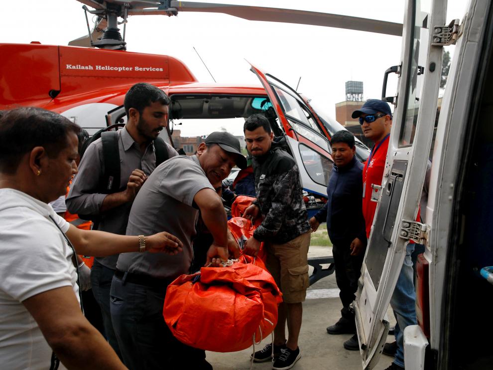 Al menos tres muertos en un accidente de avión en Lukla (Nepal).