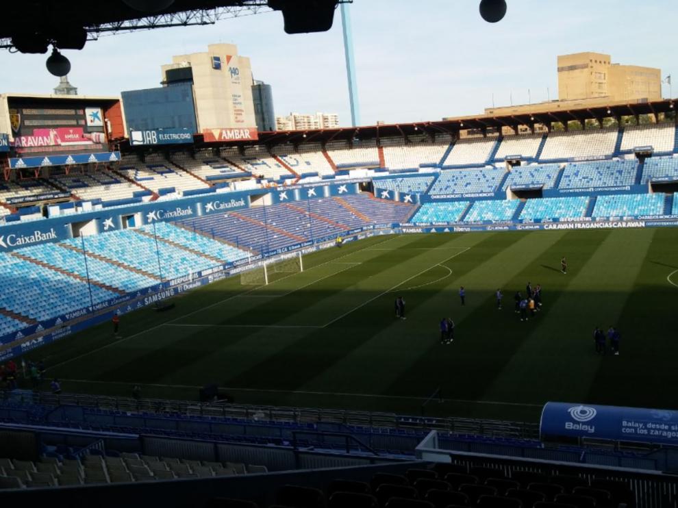 La Romareda, hora y media antes del partido Real Zaragoza-Alcorcón de esta noche.