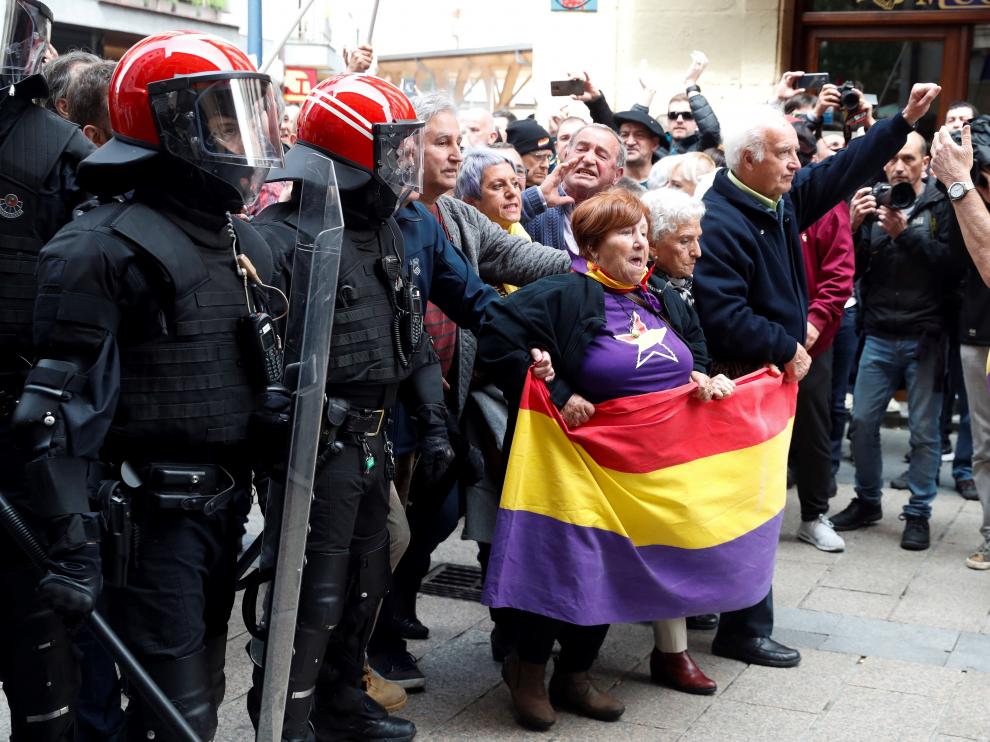 La Ertzaintza se ha visto obligada a cargar contra manifestantes tras el mitin de Cs en Rentería